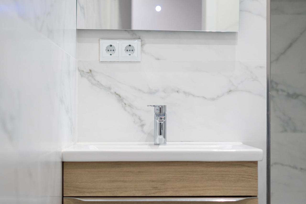 Cozy Studio Apartment 5 Min From Camp Nou Barcelona Exterior photo